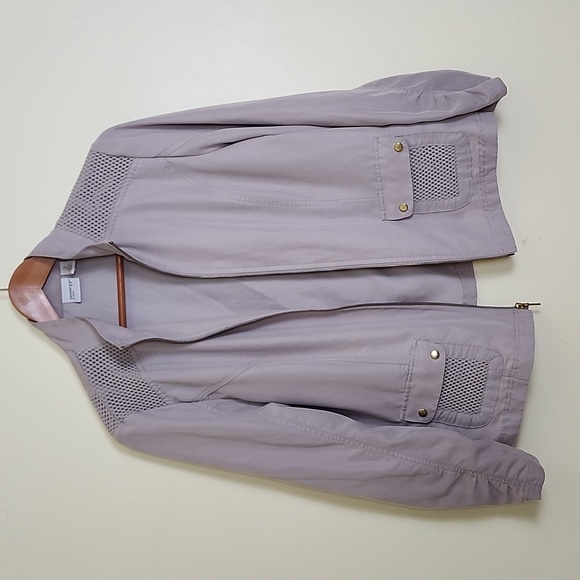 Zenergy by Chico's Men's Beige Lightweight Jacket with Mesh Insert Details - Picture 3 of 14